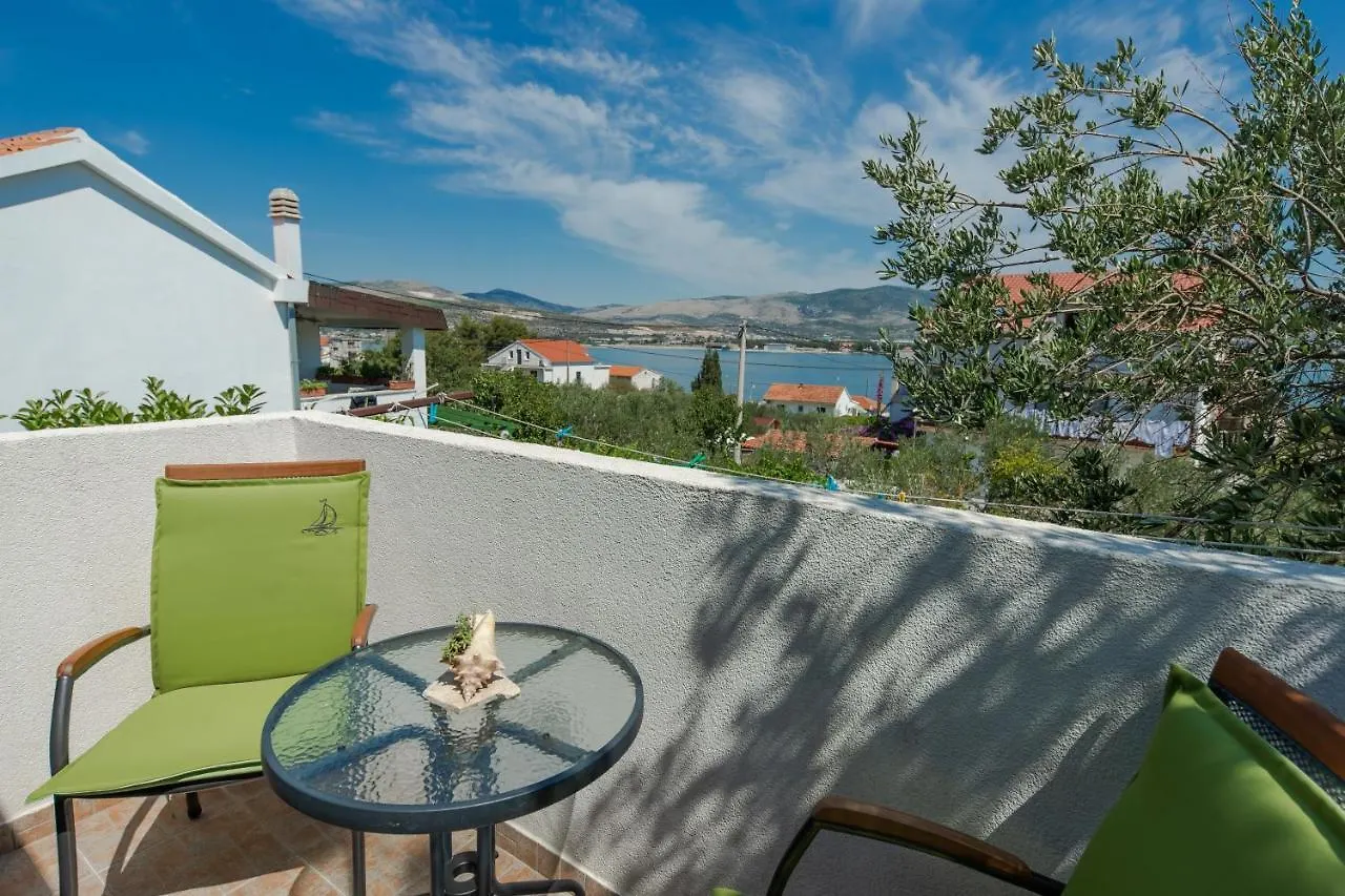 Apartments Danica Trogir 0*,