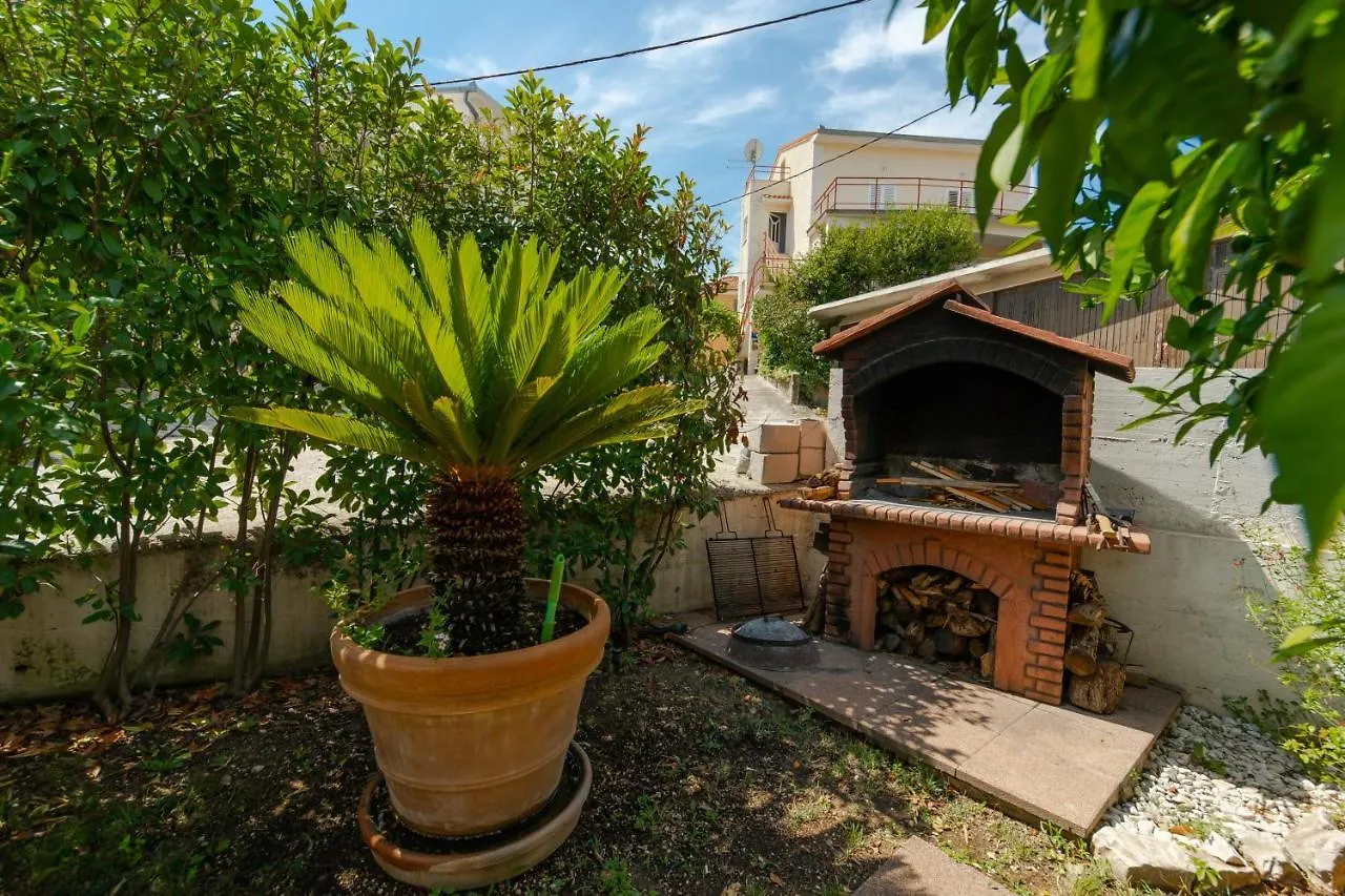 Apartments Danica Trogir 0*,